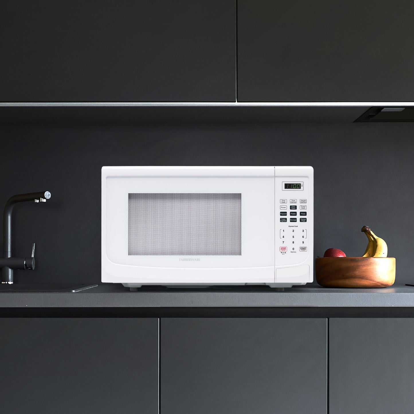 Four à micro-ondes de comptoir Farberware de 1 000 W et 1,1 pi³ avec éclairage LED et verrouillage enfant