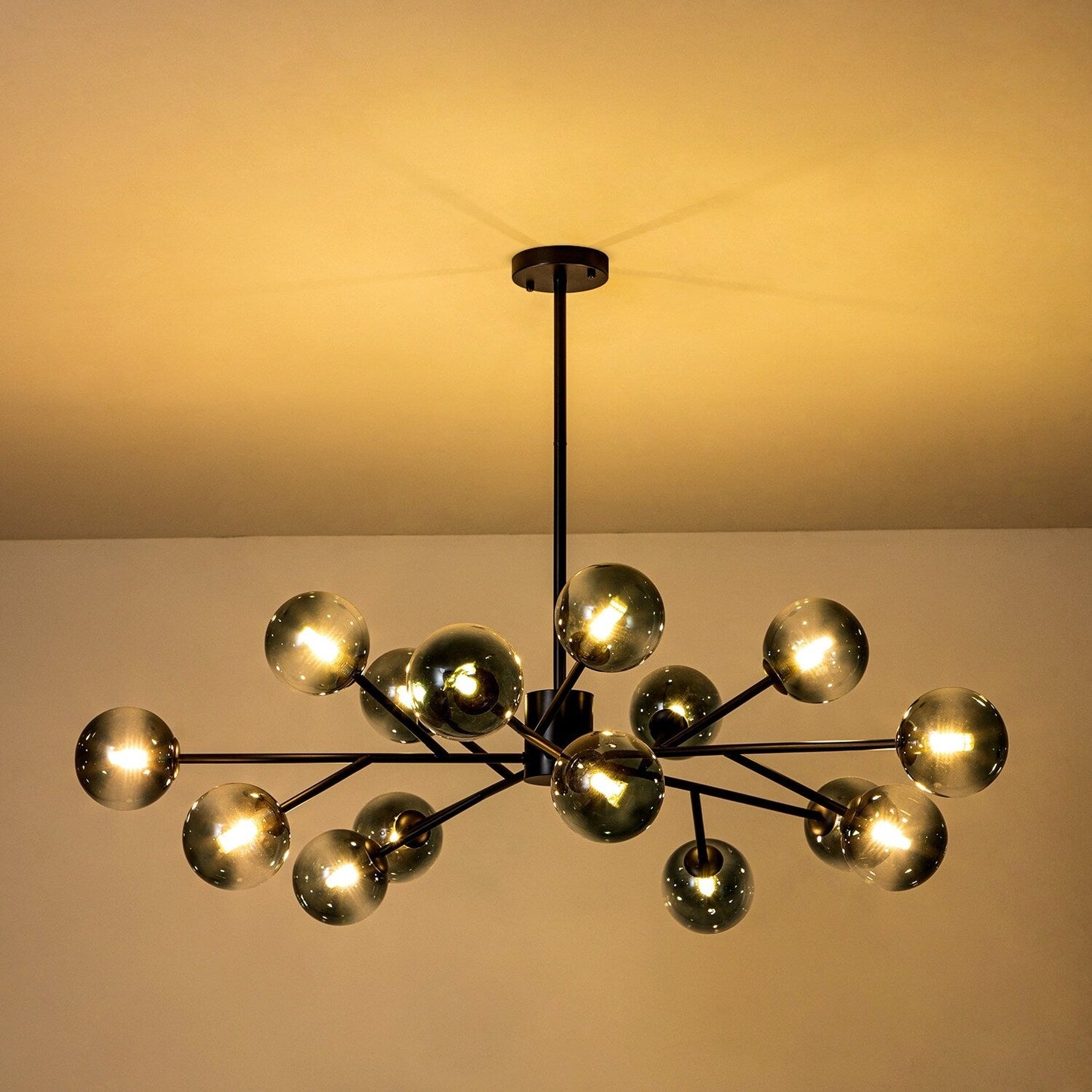 Lustre linéaire moderne à 15 lumières pour îlot de cuisine Sputnik avec branches et globes en verre