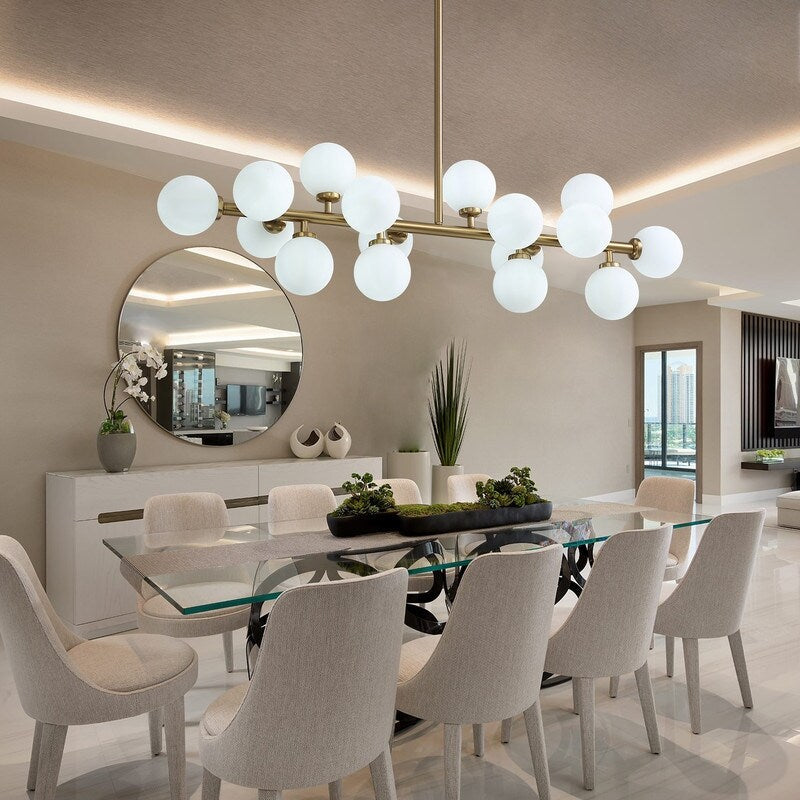 Lustre linéaire moderne du milieu du siècle de 40 po, suspension Spoutnik à 16 ampoules en laiton doré avec globe en verre dépoli pour salle à manger
