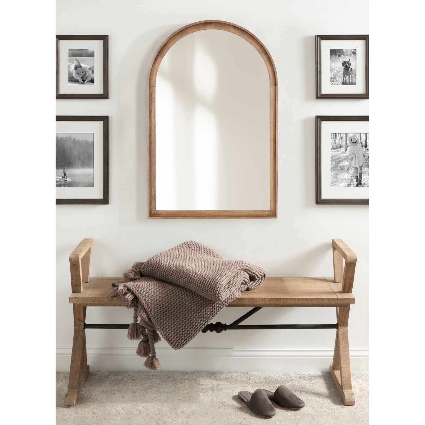 Miroir mural en bois Arch de Kate et Laurel Hatherleigh