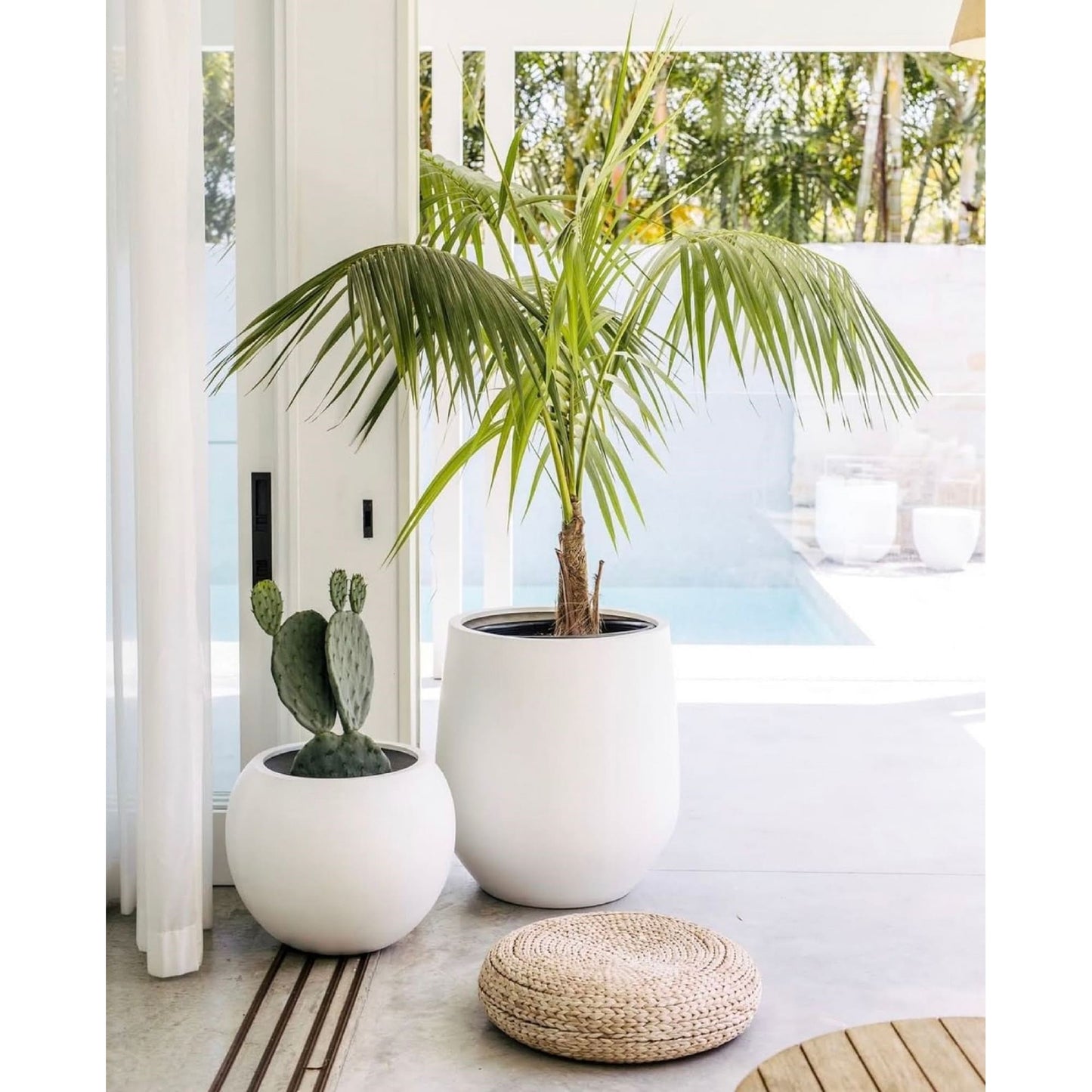 DreamPatio La Mirada 1-piece Fiberstone Tapered Planter for Indoor/Outdoor