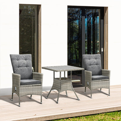 Ensemble de 3 canapés de patio Outsunny en rotin synthétique, chaises inclinables d'extérieur, table basse avec plateau en plastique grain de bois